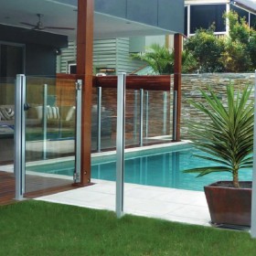 Barrière de piscine en verre trempé sur mesure Crystal